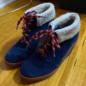 Sorel Size 7 Navy Blue Suede Sherpa-lined Booties with brown suede heels